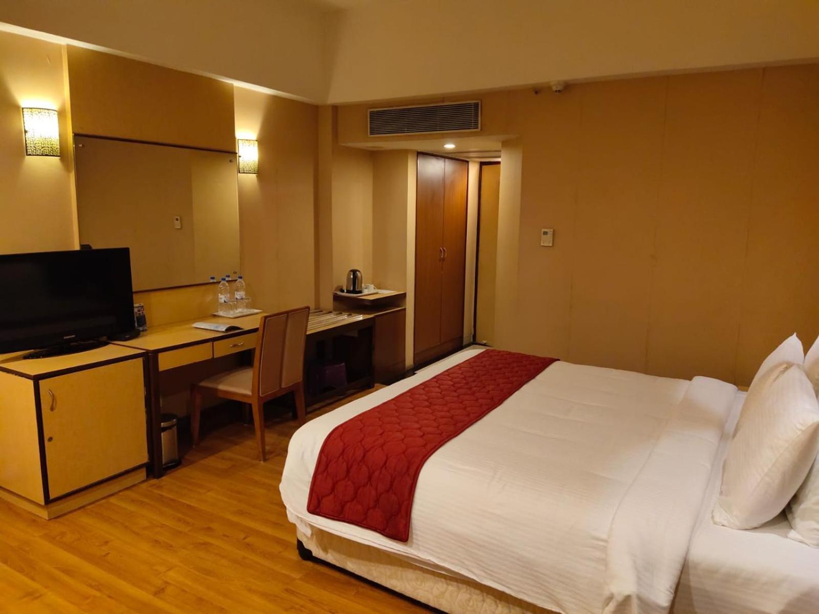 Hotel The Plaza Hyderabad Exterior photo